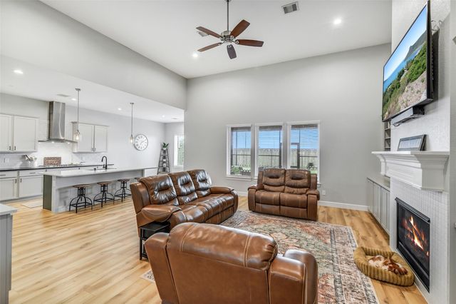 10015 Goliad Drive, Mont Belvieu, TX 77523