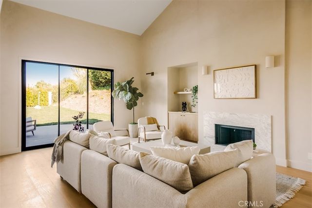 4016 San Remo Way, Tarzana, CA 91356