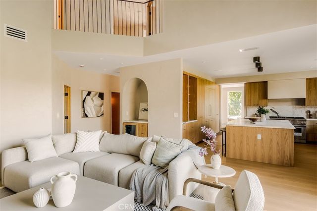 4016 San Remo Way, Tarzana, CA 91356