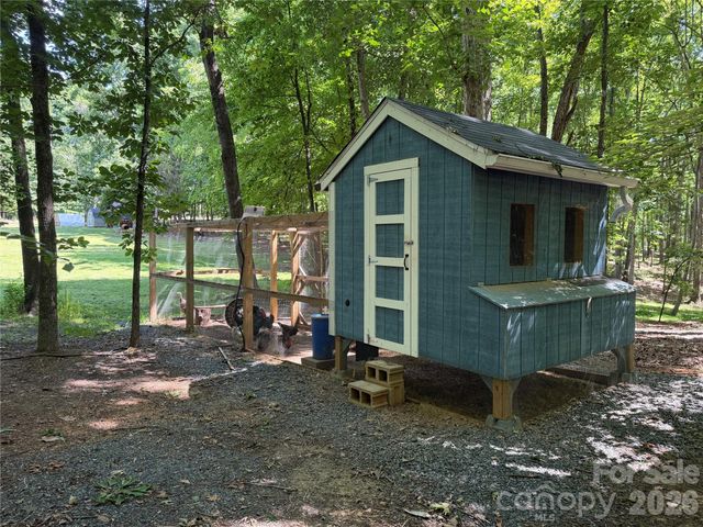 9309 N Pine Hill Lane, Charlotte, NC 28215