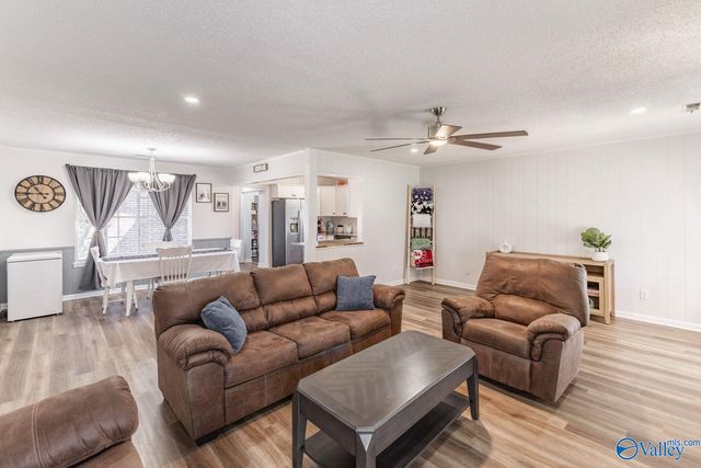 1609 SW Thomas Drive, Decatur, AL 35601