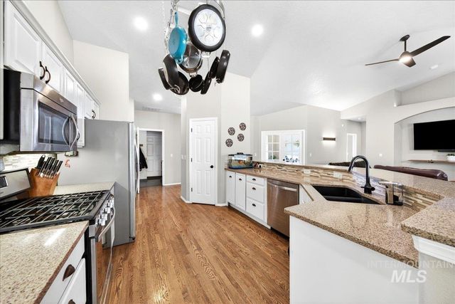 2180 E Dworshak Ct, Meridian, ID 83642