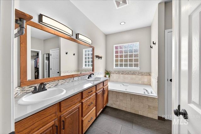 2180 E Dworshak Ct, Meridian, ID 83642