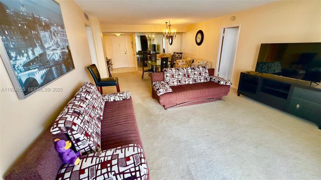 427 Golden Isles Dr 8A, Hallandale Beach, FL 33009