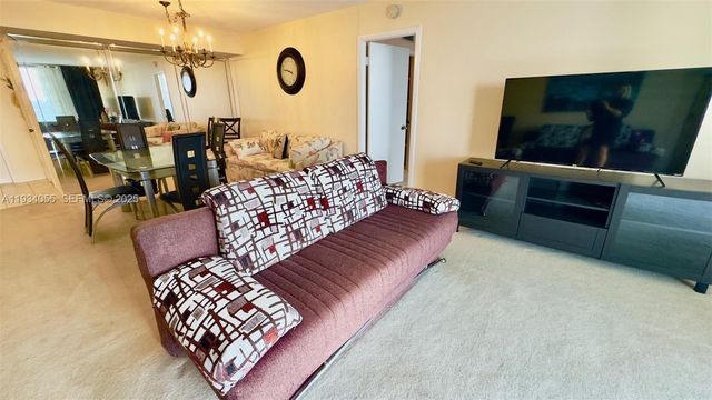 427 Golden Isles Dr 8A, Hallandale Beach, FL 33009