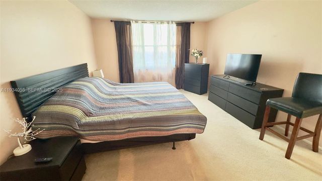 427 Golden Isles Dr 8A, Hallandale Beach, FL 33009