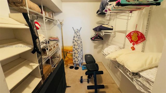 427 Golden Isles Dr 8A, Hallandale Beach, FL 33009