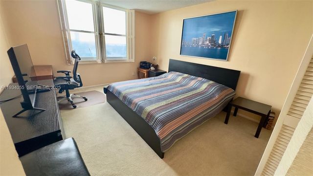 427 Golden Isles Dr 8A, Hallandale Beach, FL 33009