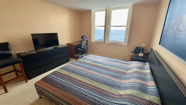 427 Golden Isles Dr 8A, Hallandale Beach, FL 33009