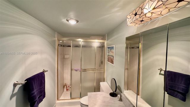 427 Golden Isles Dr 8A, Hallandale Beach, FL 33009