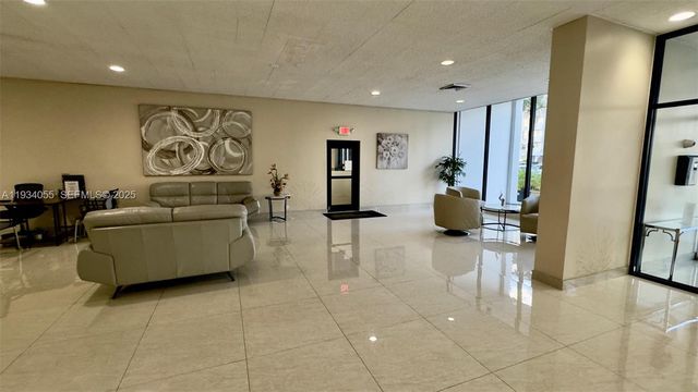 427 Golden Isles Dr 8A, Hallandale Beach, FL 33009