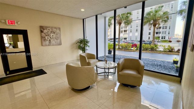 427 Golden Isles Dr 8A, Hallandale Beach, FL 33009