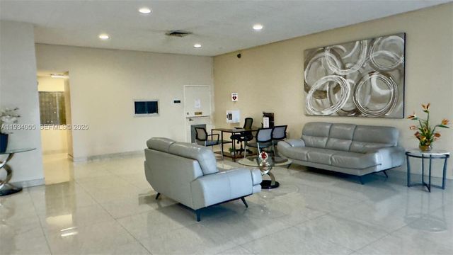 427 Golden Isles Dr 8A, Hallandale Beach, FL 33009