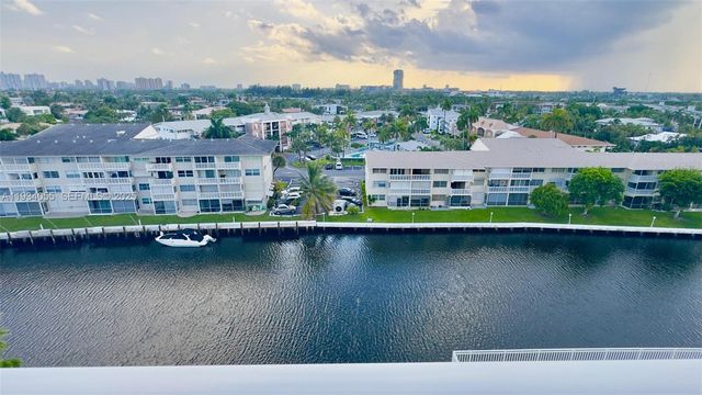 427 Golden Isles Dr 8A, Hallandale Beach, FL 33009