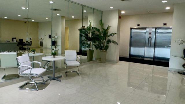 427 Golden Isles Dr 8A, Hallandale Beach, FL 33009