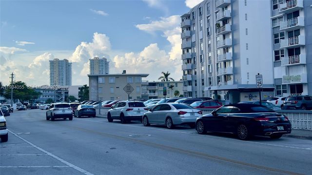 427 Golden Isles Dr 8A, Hallandale Beach, FL 33009