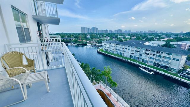 427 Golden Isles Dr 8A, Hallandale Beach, FL 33009