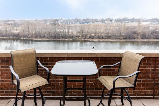 160 S River Street 211, Aurora, IL 60506