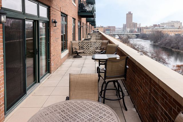 160 S River Street 211, Aurora, IL 60506