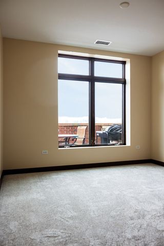 160 S River Street 211, Aurora, IL 60506