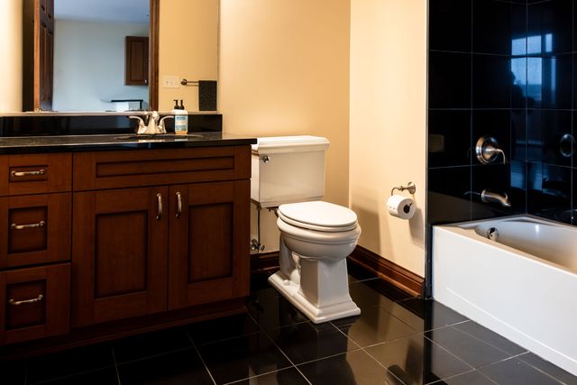 160 S River Street 211, Aurora, IL 60506