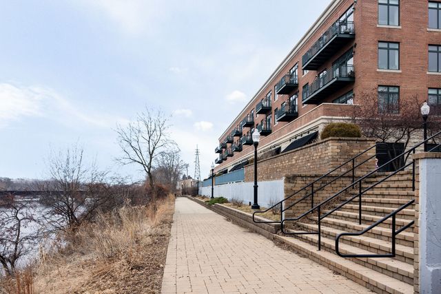 160 S River Street 211, Aurora, IL 60506