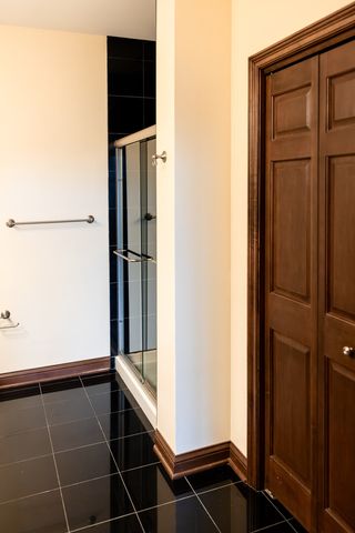 160 S River Street 211, Aurora, IL 60506