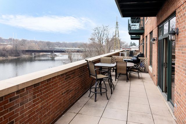 160 S River Street 211, Aurora, IL 60506