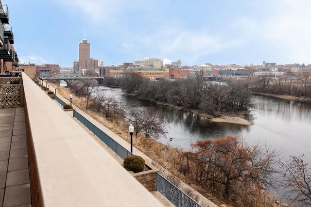 160 S River Street 211, Aurora, IL 60506