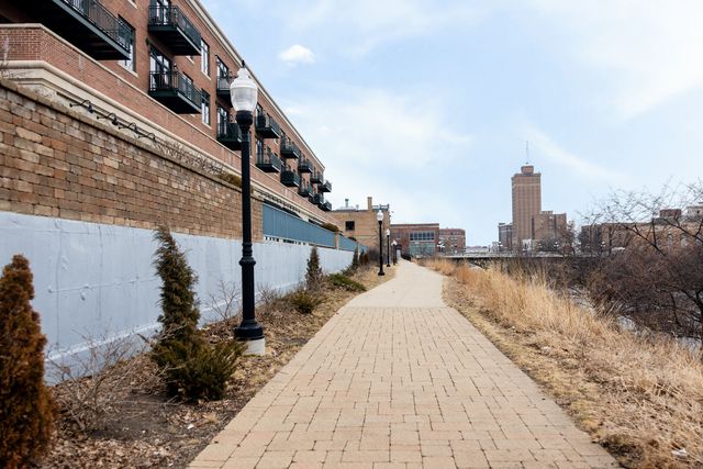 160 S River Street 211, Aurora, IL 60506