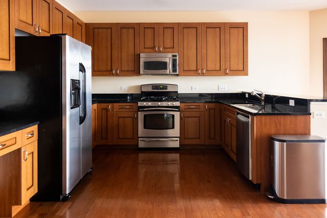 160 S River Street 211, Aurora, IL 60506