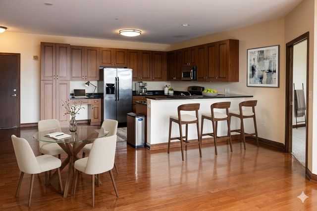 160 S River Street 211, Aurora, IL 60506