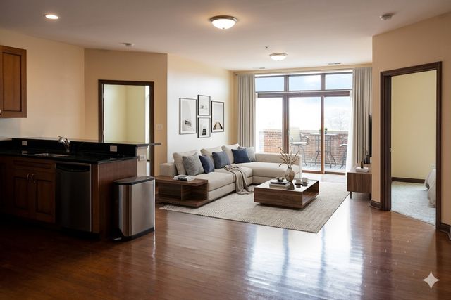 160 S River Street 211, Aurora, IL 60506