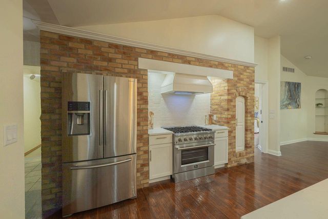 8530 W Woodfield COURT, Franklin, WI 53132