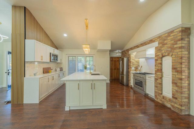 8530 W Woodfield COURT, Franklin, WI 53132