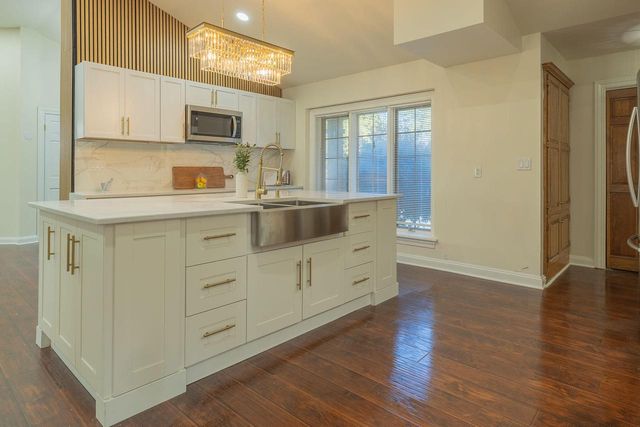 8530 W Woodfield COURT, Franklin, WI 53132