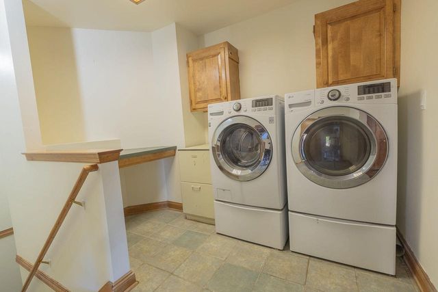 8530 W Woodfield COURT, Franklin, WI 53132