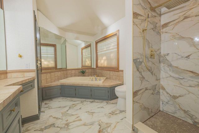 8530 W Woodfield COURT, Franklin, WI 53132