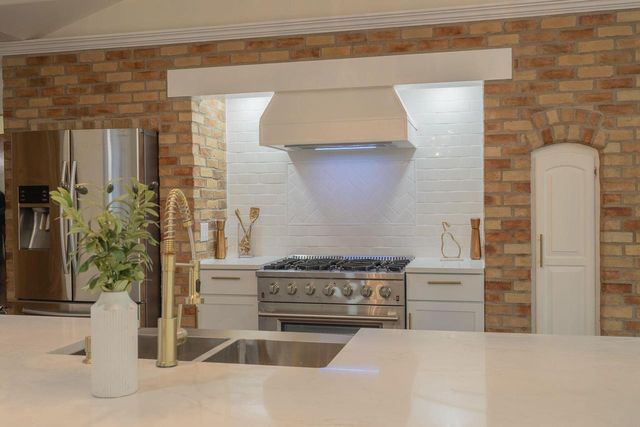 8530 W Woodfield COURT, Franklin, WI 53132