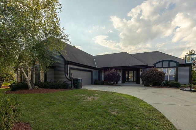 8530 W Woodfield COURT, Franklin, WI 53132