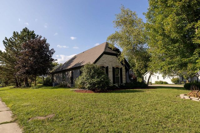 8530 W Woodfield COURT, Franklin, WI 53132