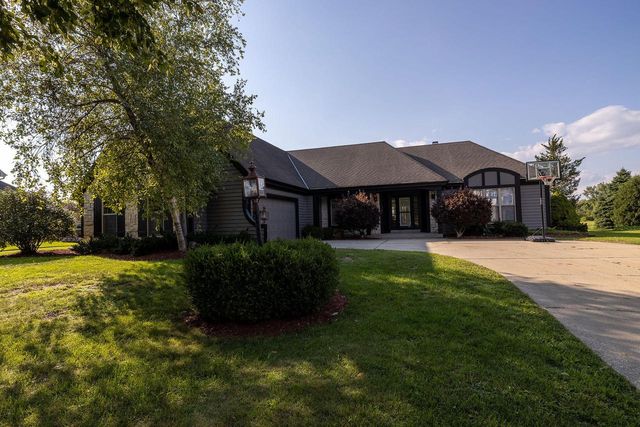 8530 W Woodfield COURT, Franklin, WI 53132