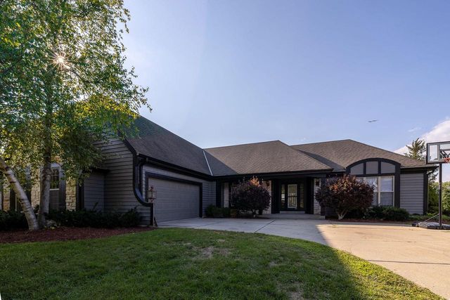 8530 W Woodfield COURT, Franklin, WI 53132