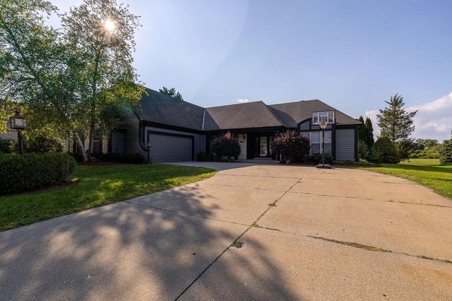 8530 W Woodfield COURT, Franklin, WI 53132