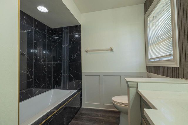 8530 W Woodfield COURT, Franklin, WI 53132