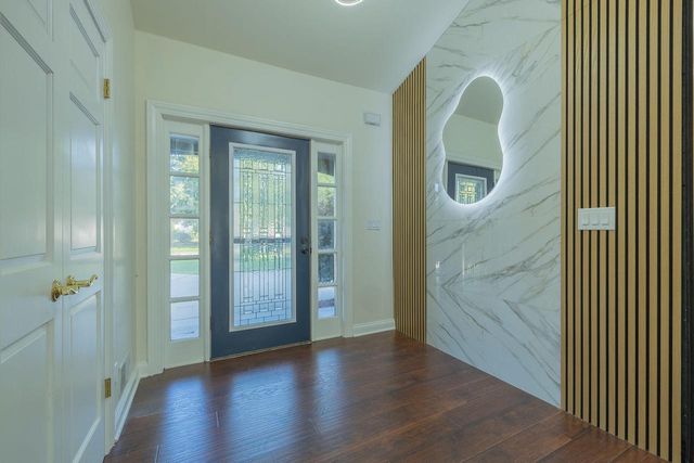 8530 W Woodfield COURT, Franklin, WI 53132