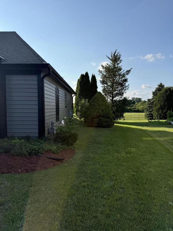 8530 W Woodfield COURT, Franklin, WI 53132