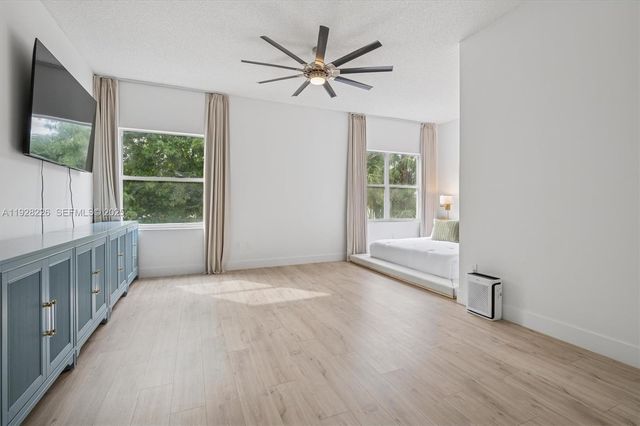 15694 NW 12th Ct, Pembroke Pines, FL 33028