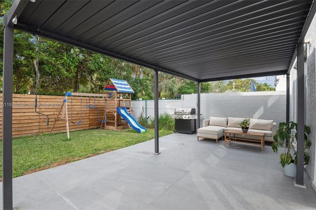 15694 NW 12th Ct, Pembroke Pines, FL 33028