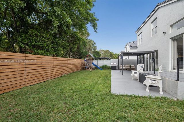 15694 NW 12th Ct, Pembroke Pines, FL 33028